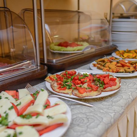Ahg Donna Silvia Wellness Hotel Manerba del Garda Eksteriør bilde