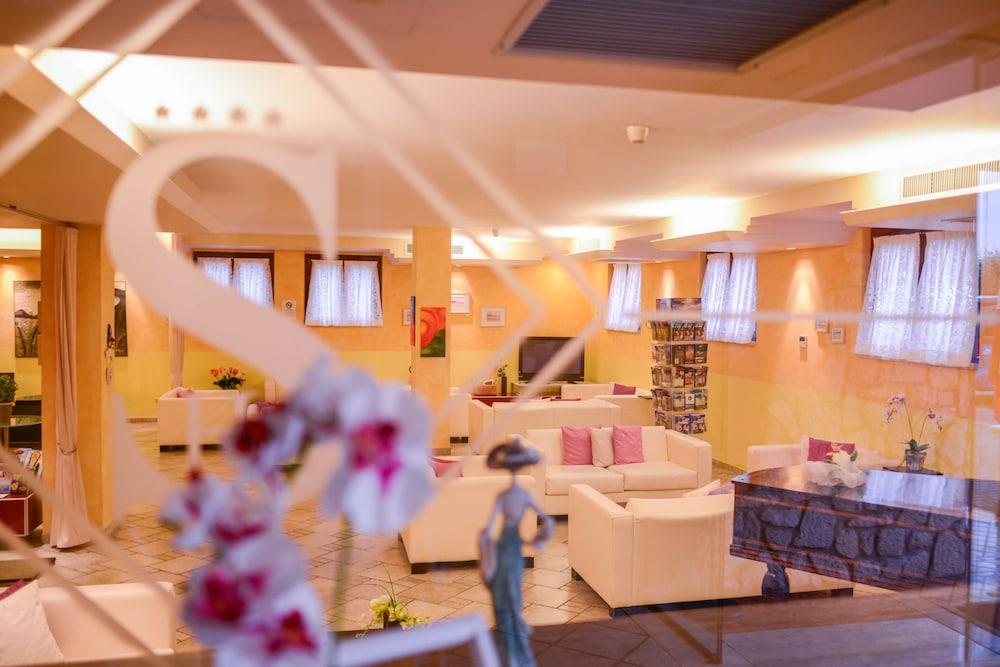 Ahg Donna Silvia Wellness Hotel Manerba del Garda Eksteriør bilde
