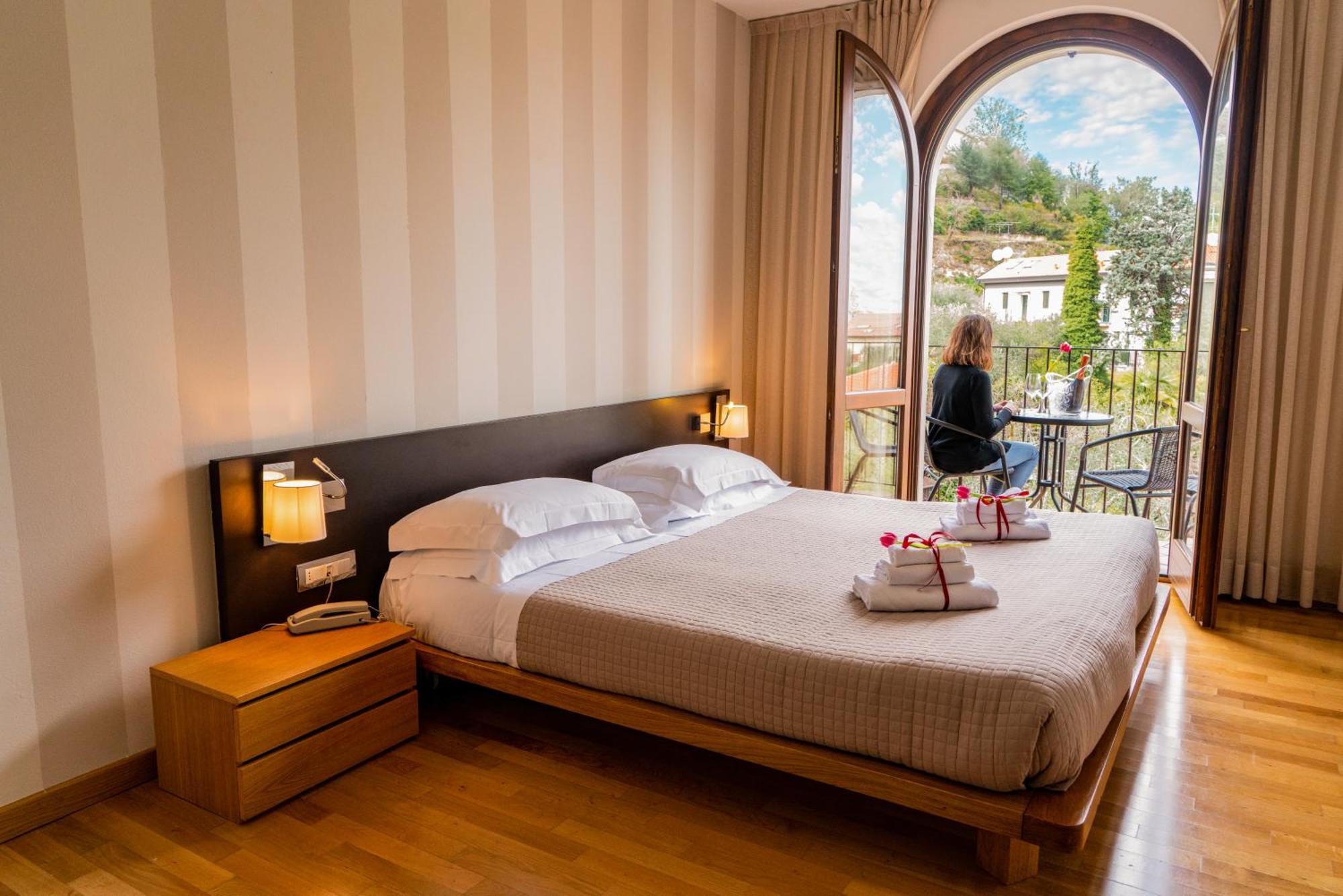 Ahg Donna Silvia Wellness Hotel Manerba del Garda Eksteriør bilde