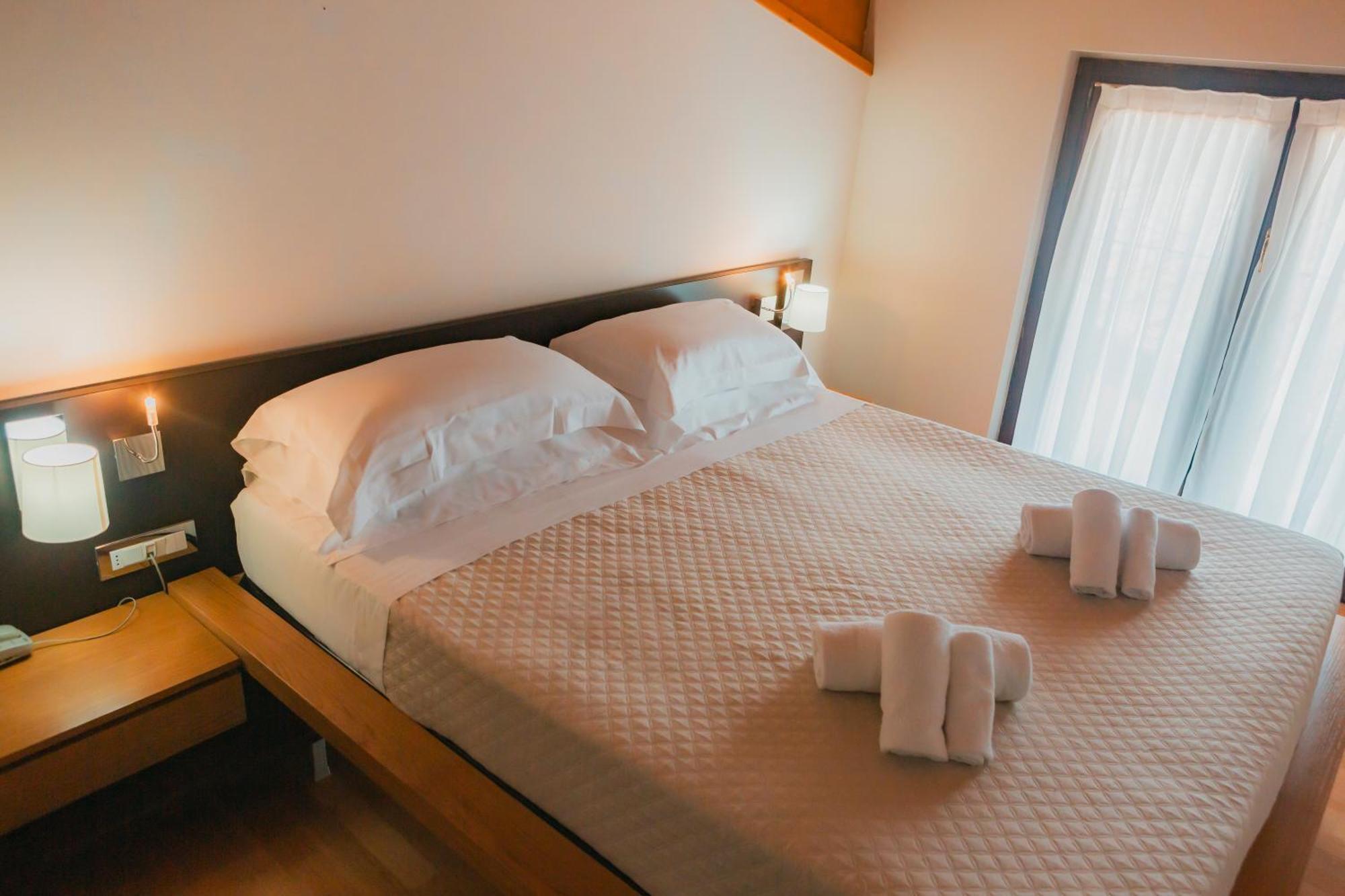 Ahg Donna Silvia Wellness Hotel Manerba del Garda Eksteriør bilde