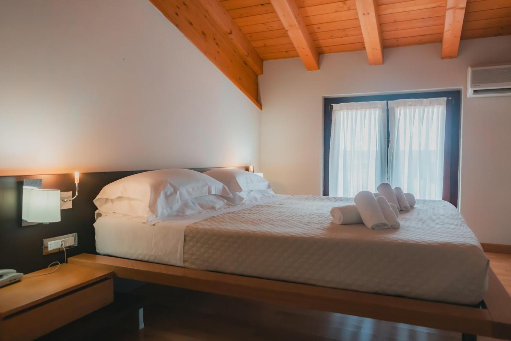 Ahg Donna Silvia Wellness Hotel Manerba del Garda Eksteriør bilde