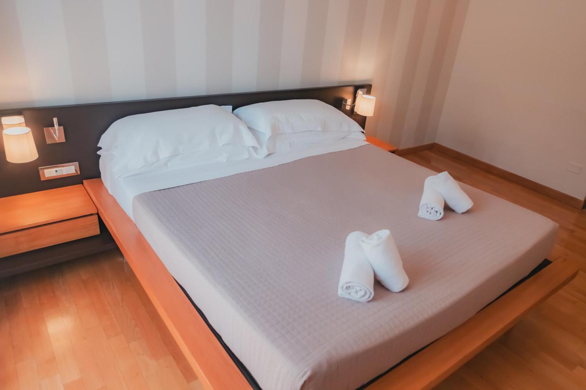 Ahg Donna Silvia Wellness Hotel Manerba del Garda Eksteriør bilde