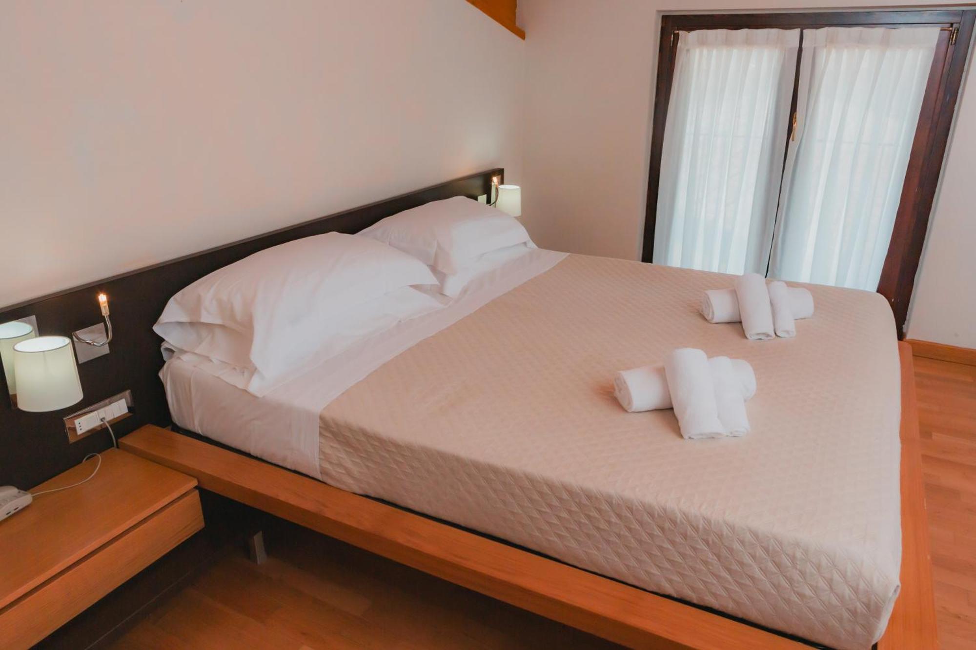 Ahg Donna Silvia Wellness Hotel Manerba del Garda Eksteriør bilde