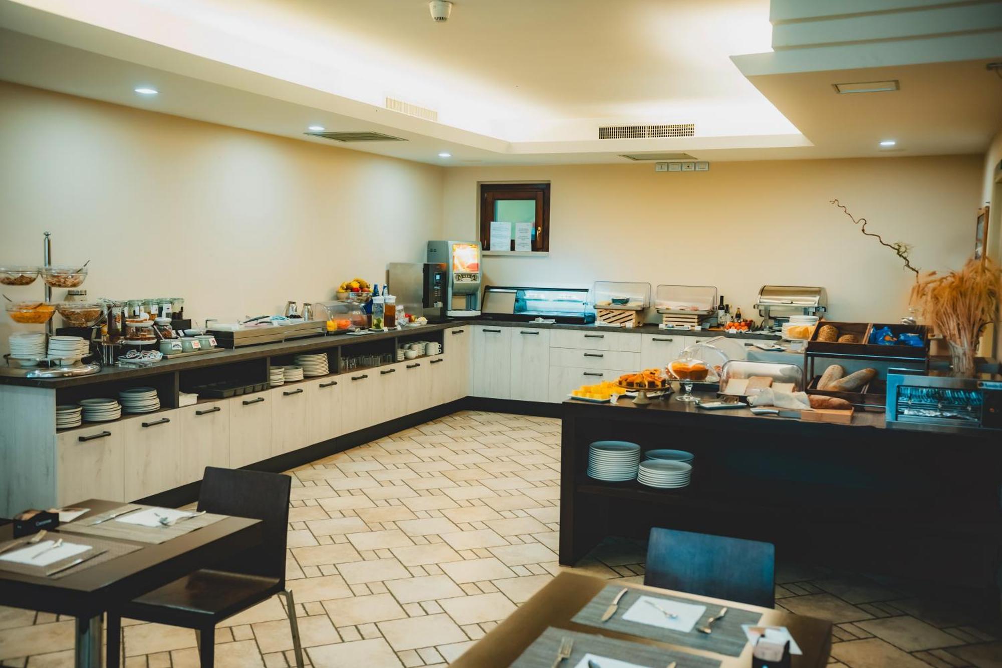 Ahg Donna Silvia Wellness Hotel Manerba del Garda Eksteriør bilde