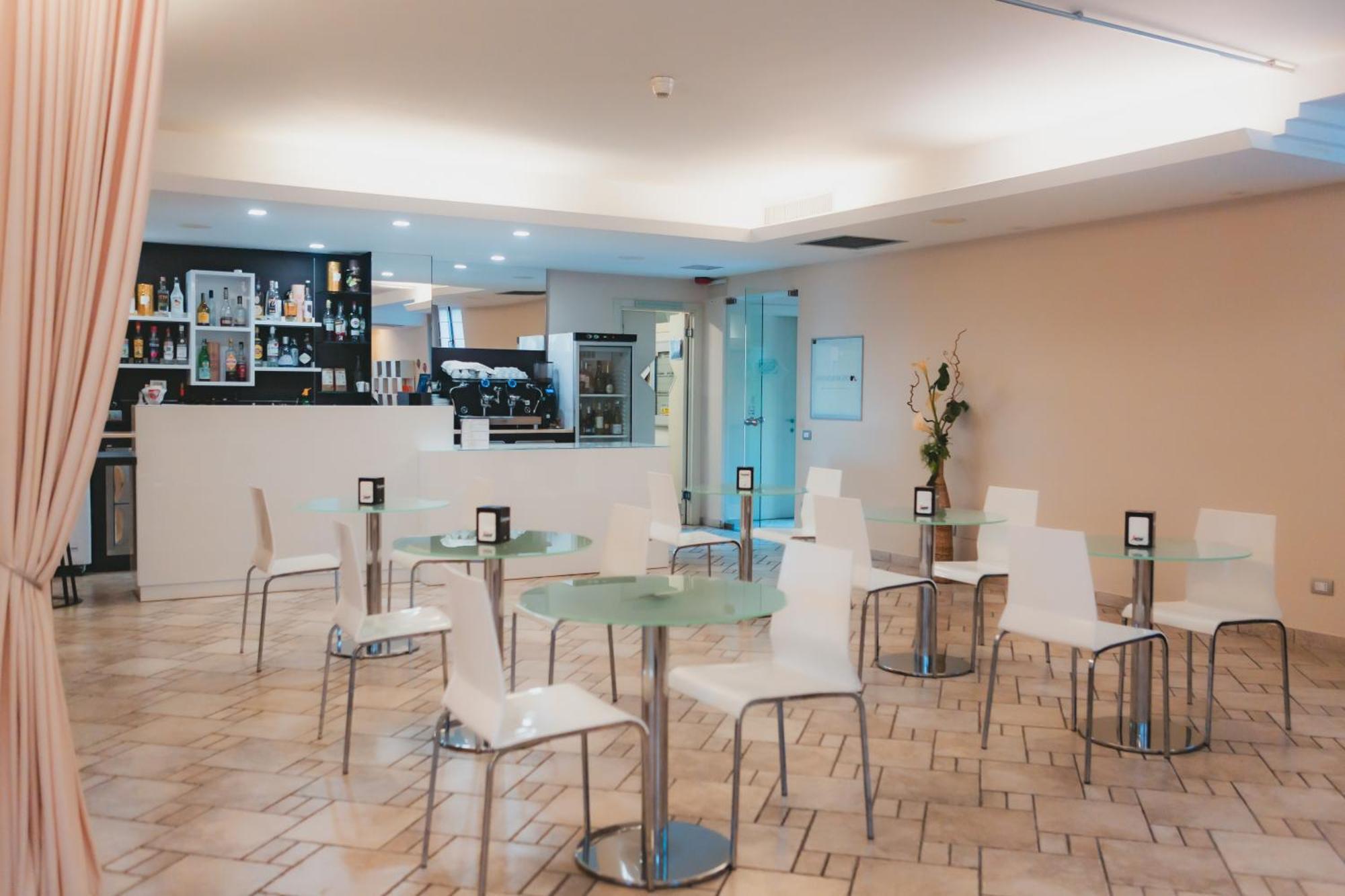 Ahg Donna Silvia Wellness Hotel Manerba del Garda Eksteriør bilde
