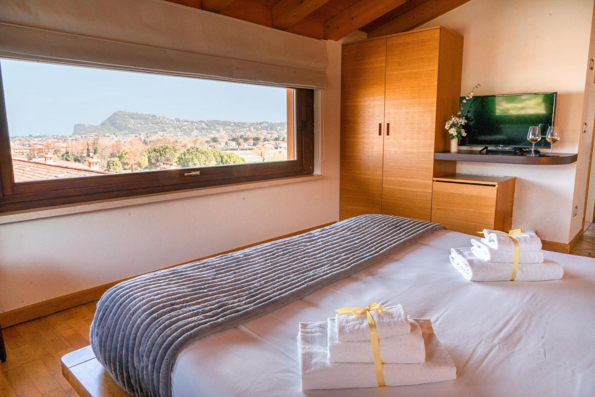 Ahg Donna Silvia Wellness Hotel Manerba del Garda Eksteriør bilde