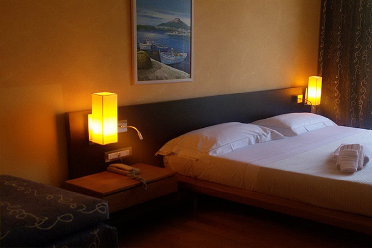 Ahg Donna Silvia Wellness Hotel Manerba del Garda Eksteriør bilde